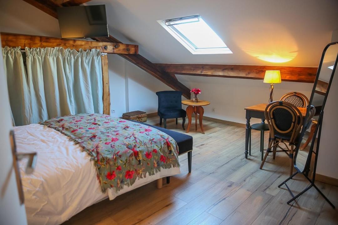 Croix Blanche - Le Logis Apartamento Tournan-en-Brie Exterior foto