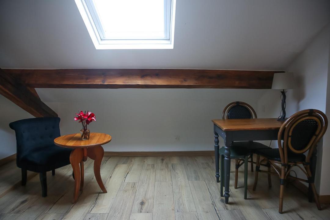 Croix Blanche - Le Logis Apartamento Tournan-en-Brie Exterior foto